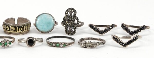 Fifteen Silver and Unmarked Silver Rings - Image 3